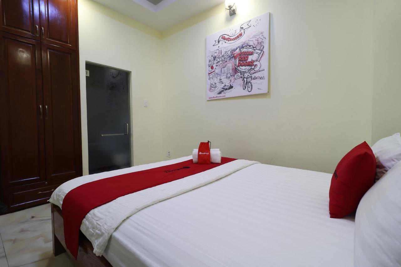 Reddoorz Plus @ Dong Den Street Hotell Ho Chi Minh-staden Exteriör bild