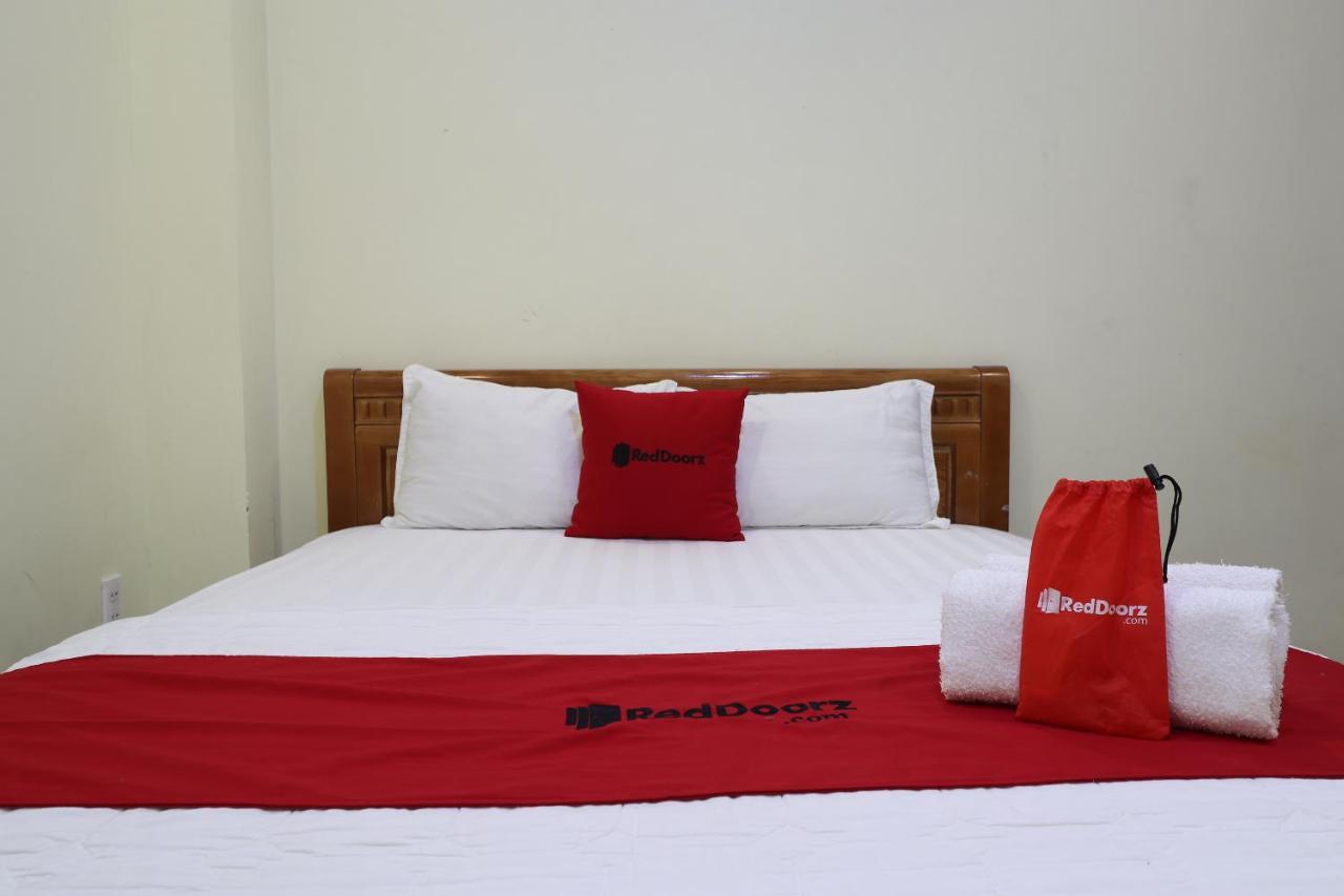 Reddoorz Plus @ Dong Den Street Hotell Ho Chi Minh-staden Exteriör bild