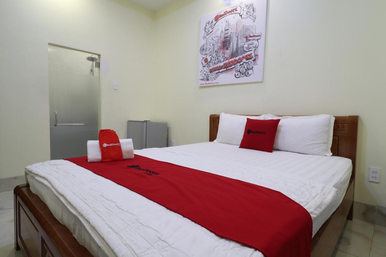 Reddoorz Plus @ Dong Den Street Hotell Ho Chi Minh-staden Exteriör bild