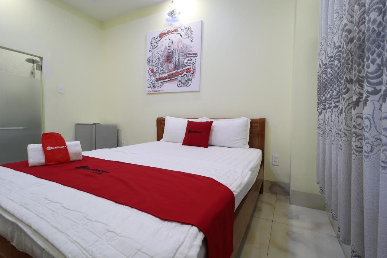 Reddoorz Plus @ Dong Den Street Hotell Ho Chi Minh-staden Exteriör bild